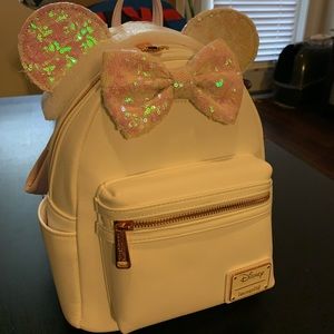 BNWT iridescent sequin Minnie loungefly bag.